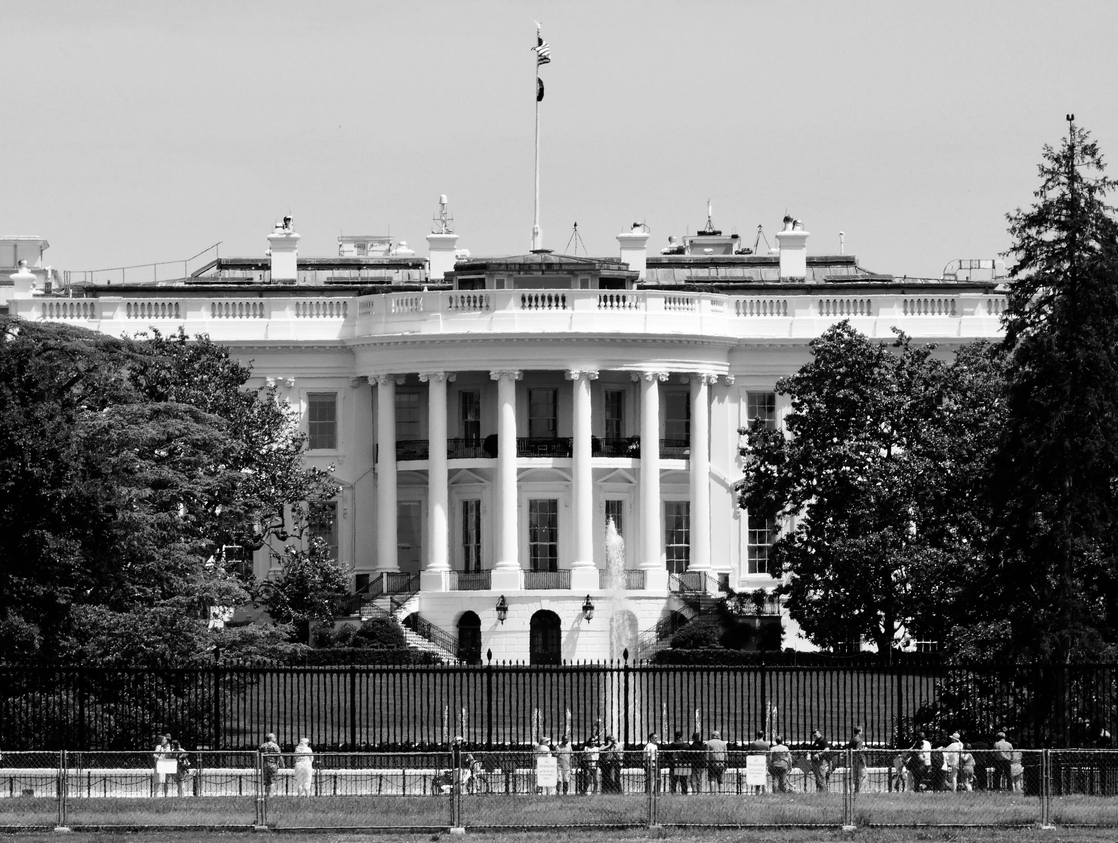 White House AI Alert: Powerful AI Tools Se Danger Ya Future Opportunity? Samajhiye Simple Hinglish Mein